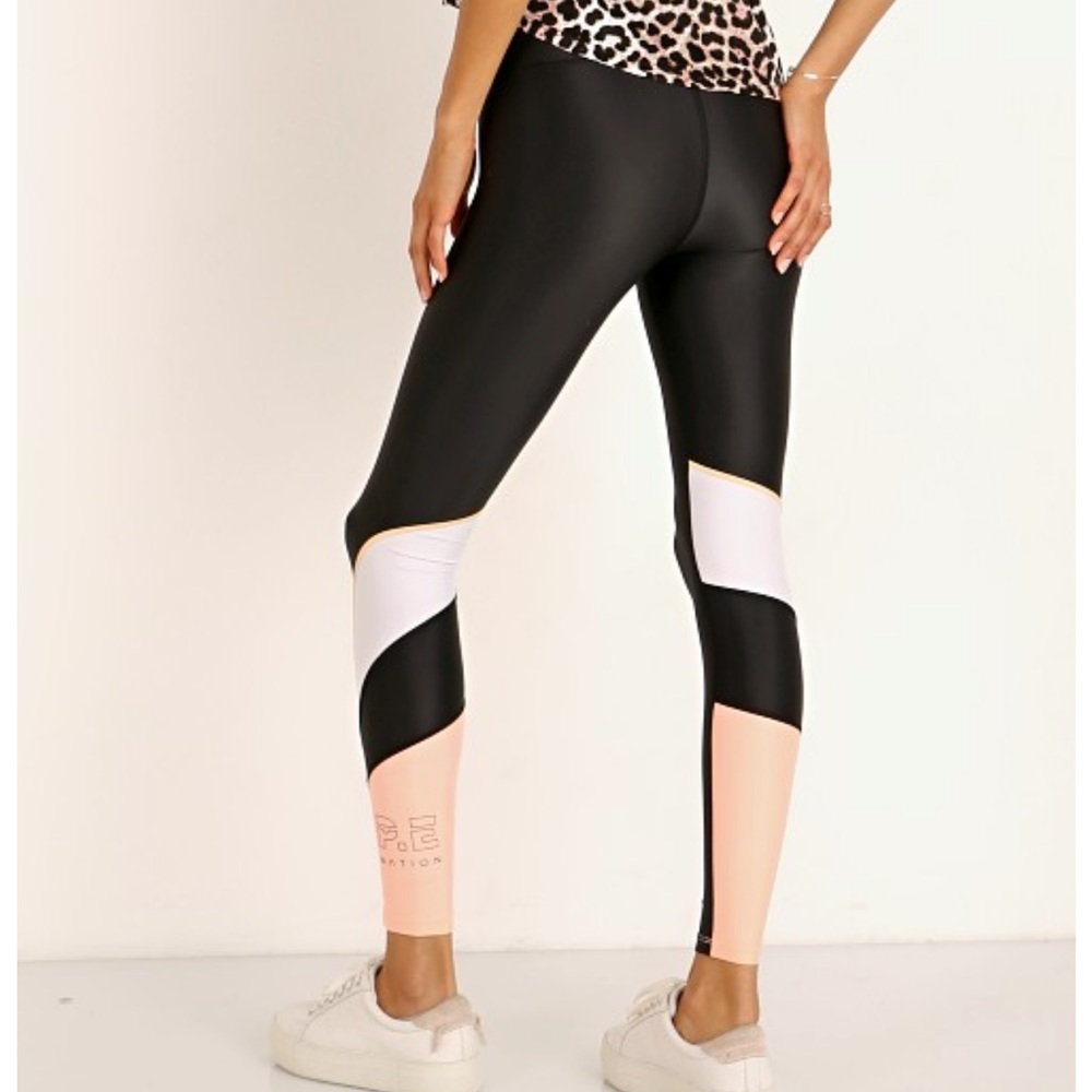 PE Nation All sports leggings Highrise in black/peach - Picture 2 of 10